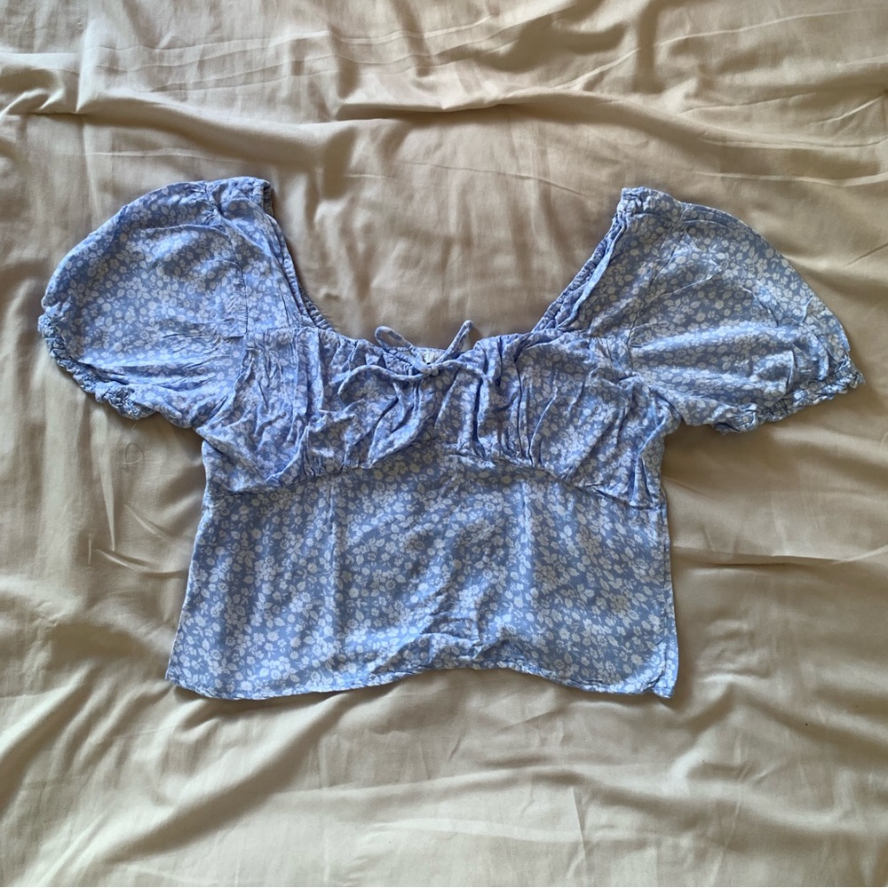 Blue Puff Sleeve Blouses with White Floral Prints:
• Size: Large
